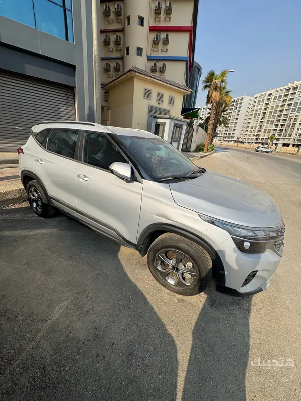 side view of 2025 Kia Seltos