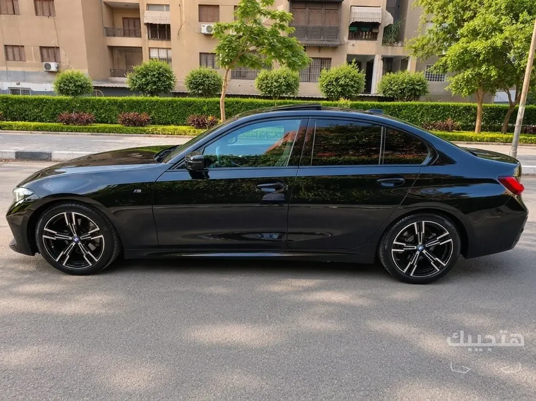 side view of 2024 BMW 320i