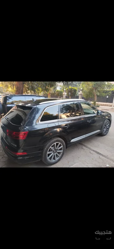 Rear and side view of 2019 Audi Q7