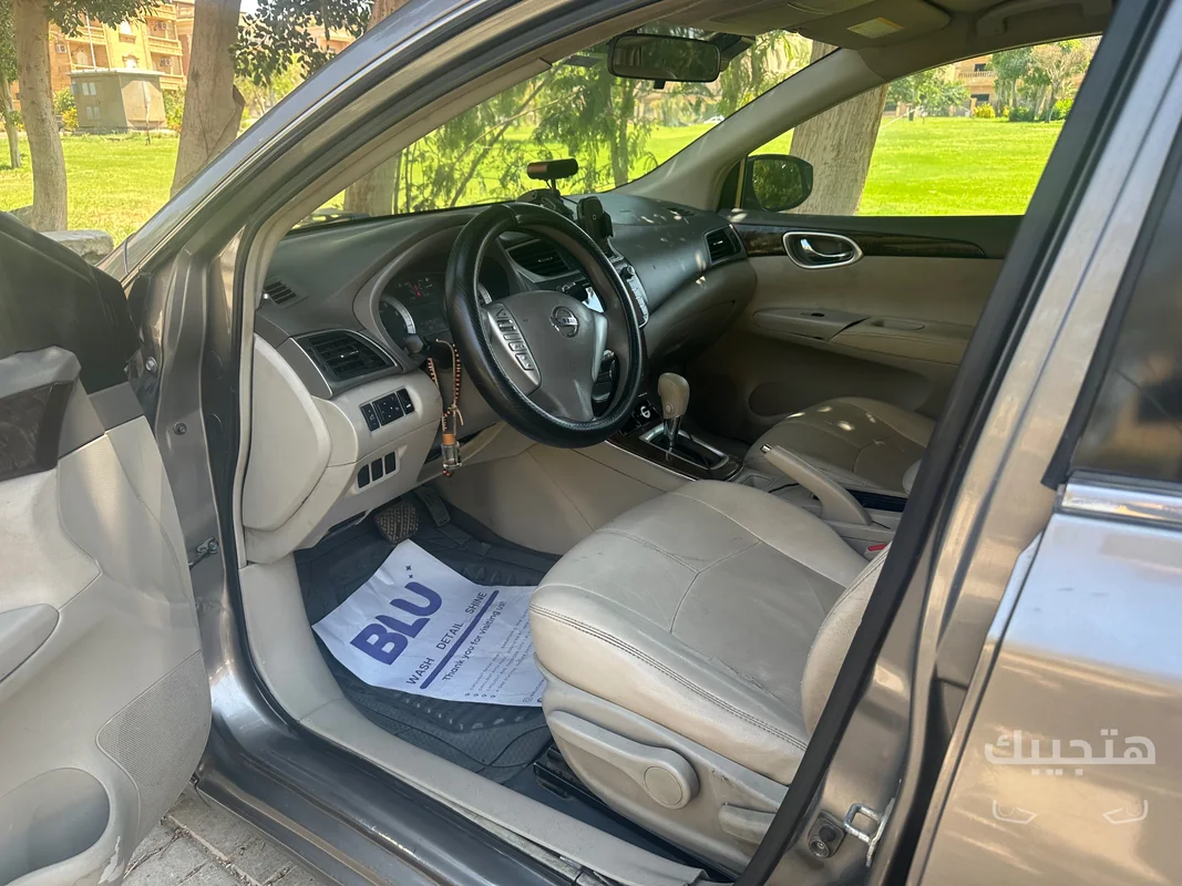 Interior view of 2016 Nissan Sentra