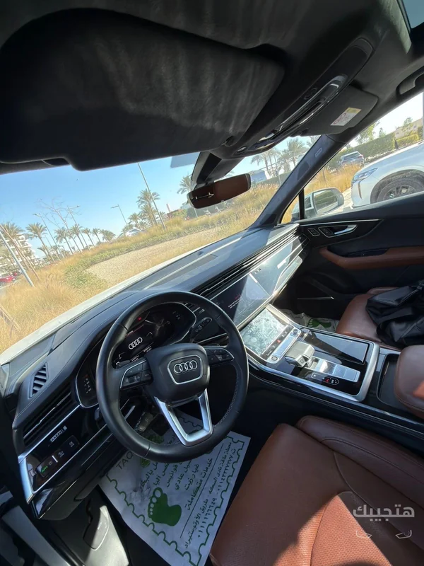 Interior view of 2024 Audi Q7