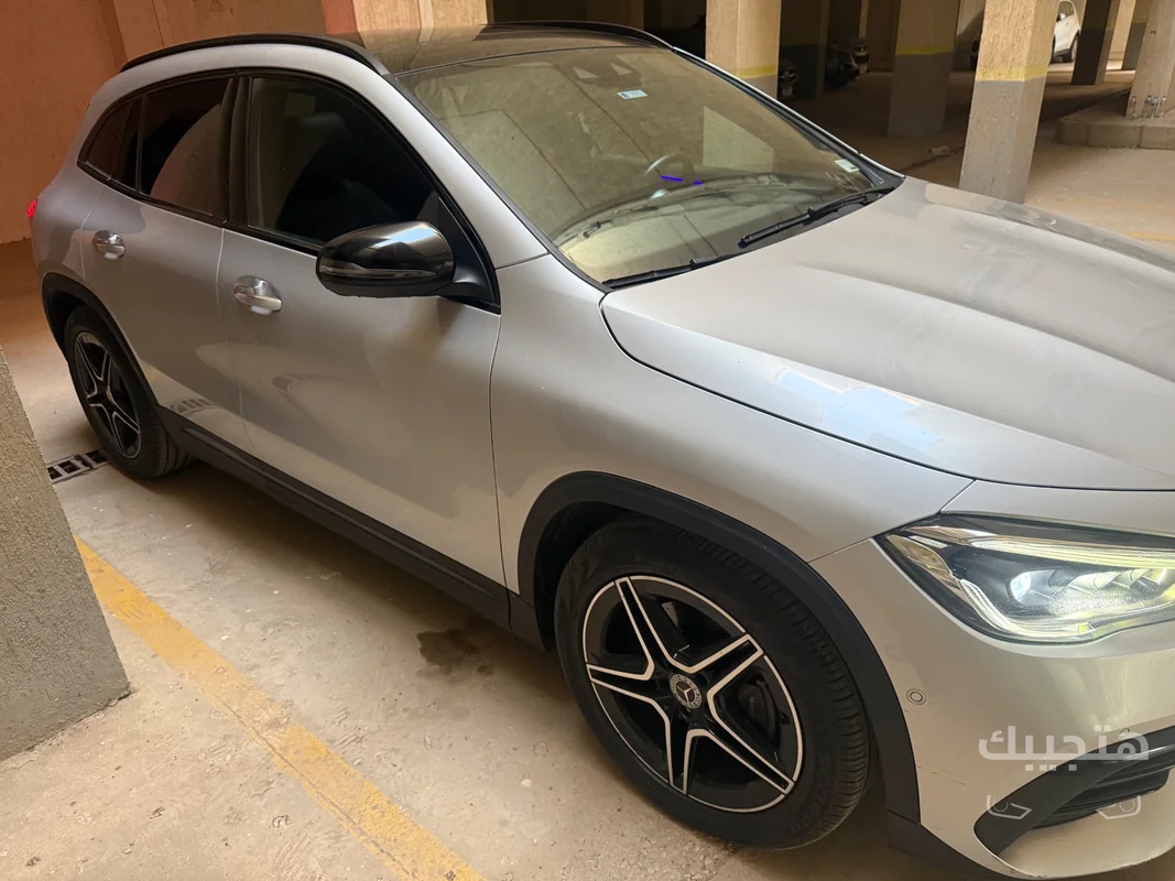 Front and side view of 2021 Mercedes-Benz GLA 200