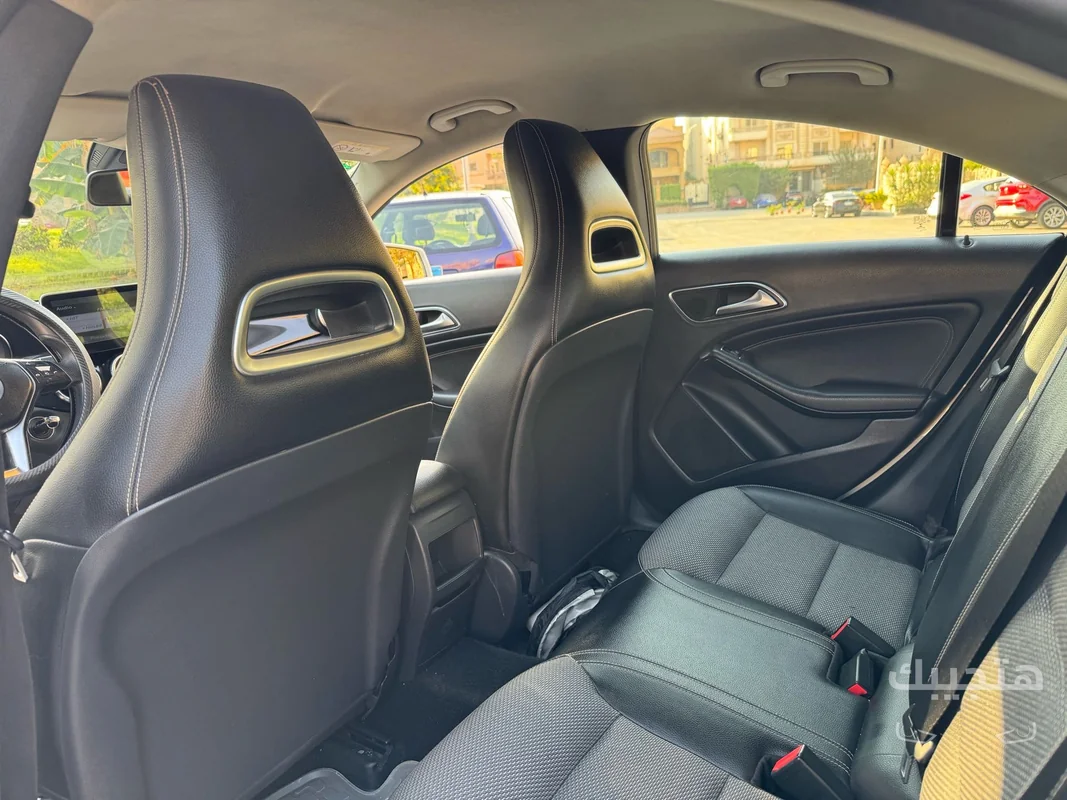 Interior view of 2014 Mercedes-Benz CLA 180