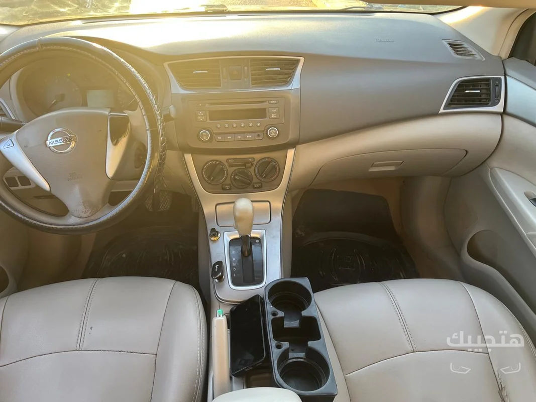 Interior view of 2015 Nissan Sentra