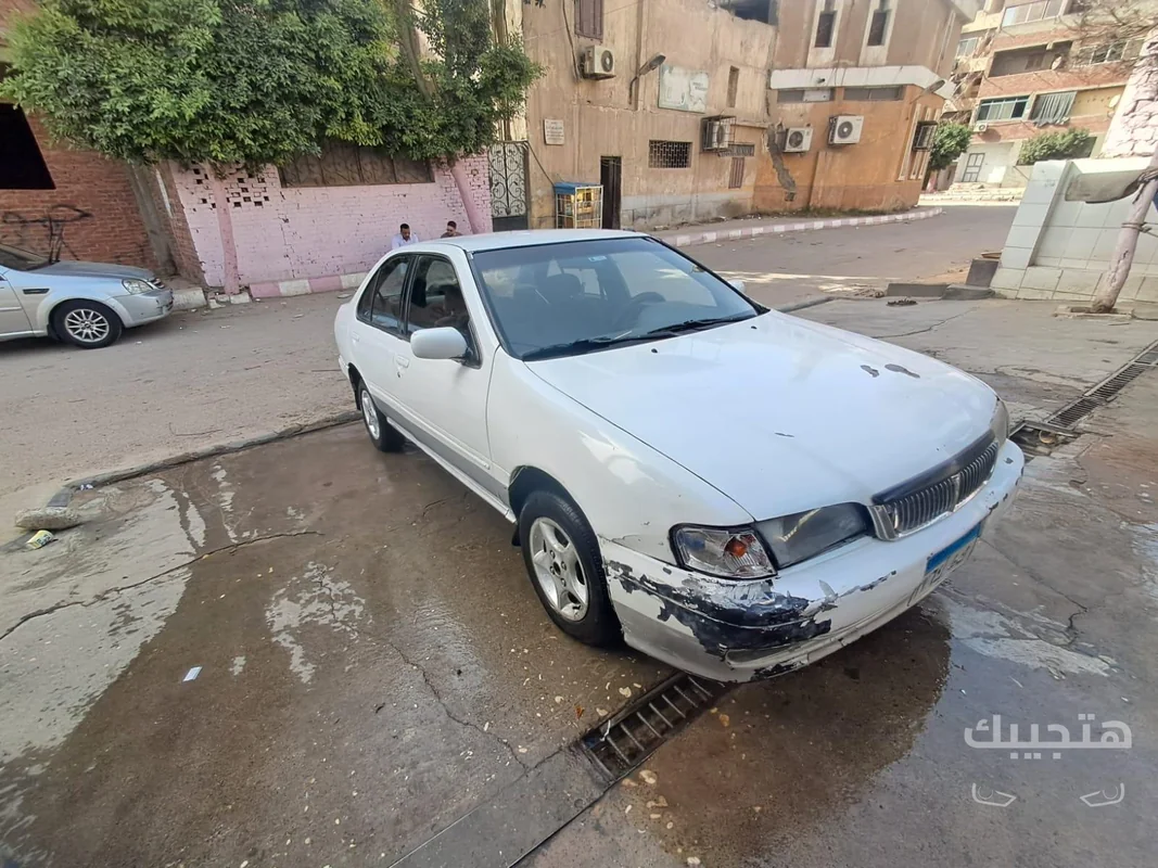 Front view of 2000 Nissan Sunny