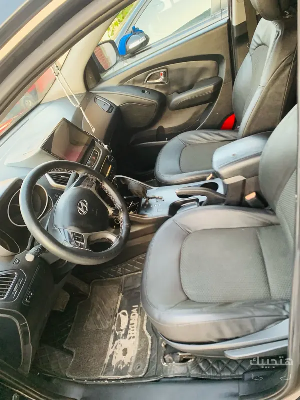 Interior and dashboard view of 2014 Hyundai iX 35