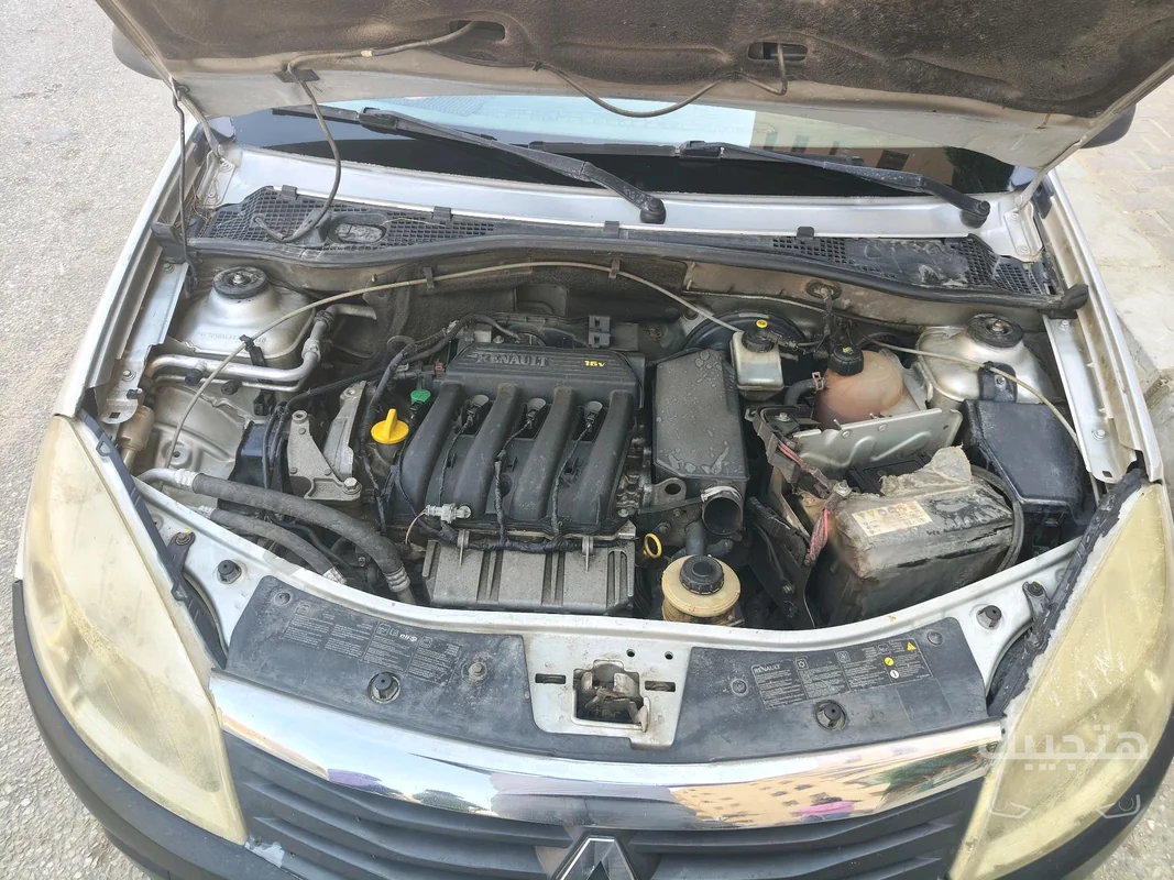 Front view of 2013 Renault Sandero