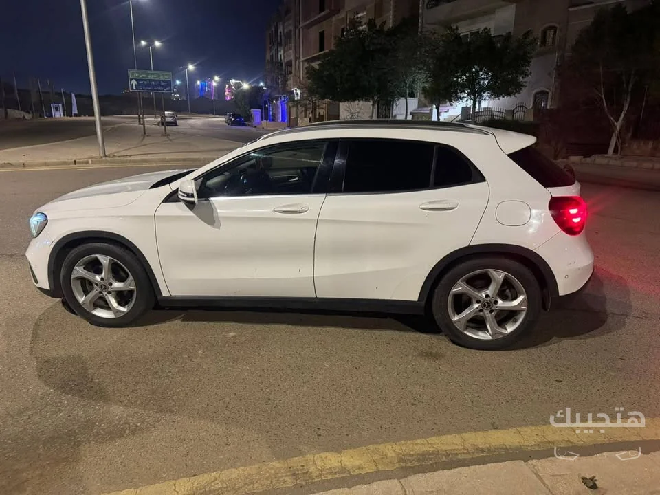 side view of 2020 Mercedes-Benz GLA 200