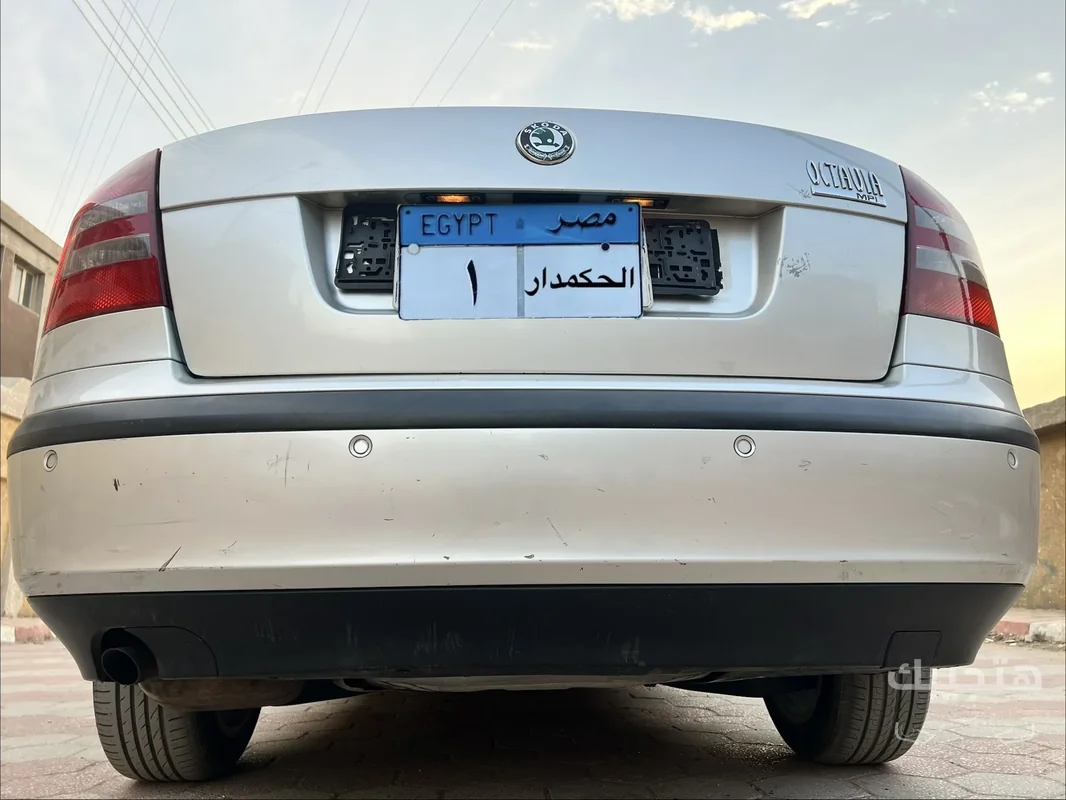 منظر خلفي لسيارة سكودا أوكتافيا موديل 2005