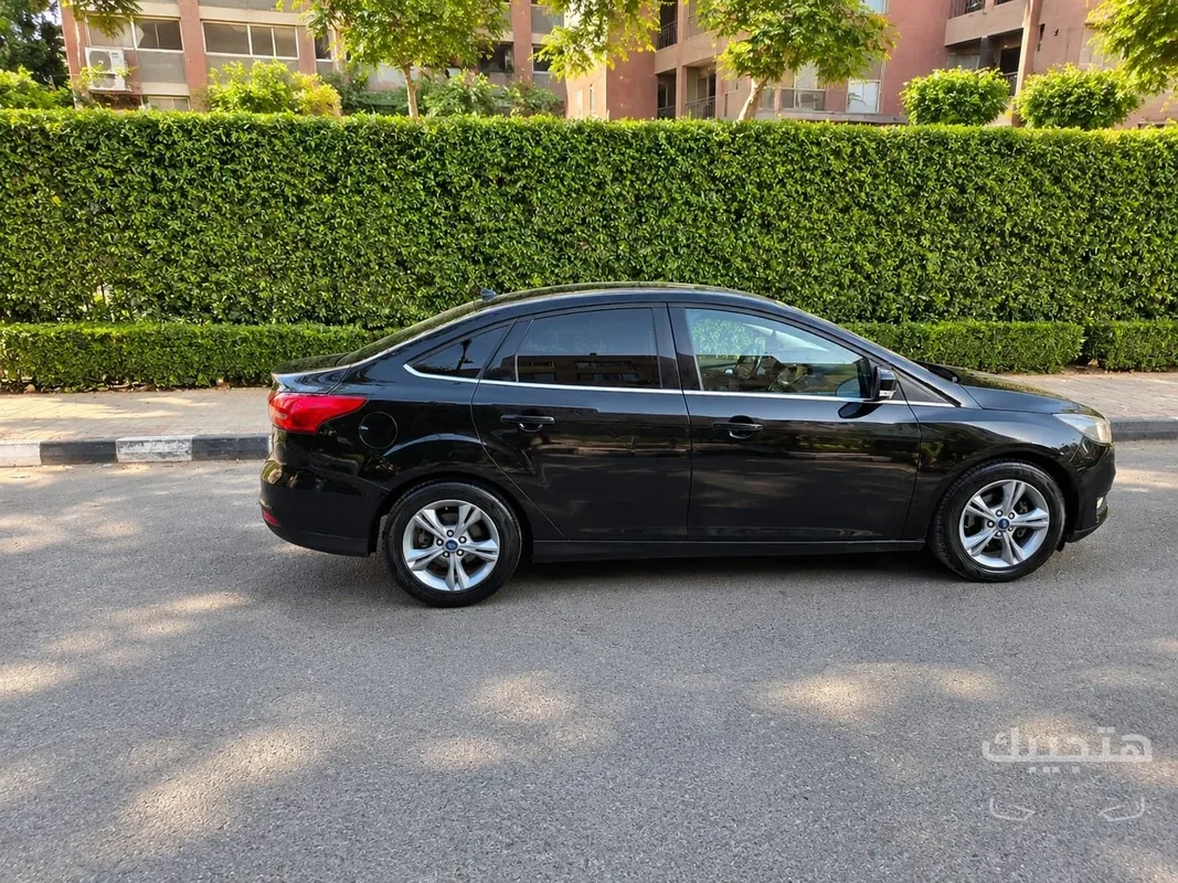 side view of 2018 Ford Focus
