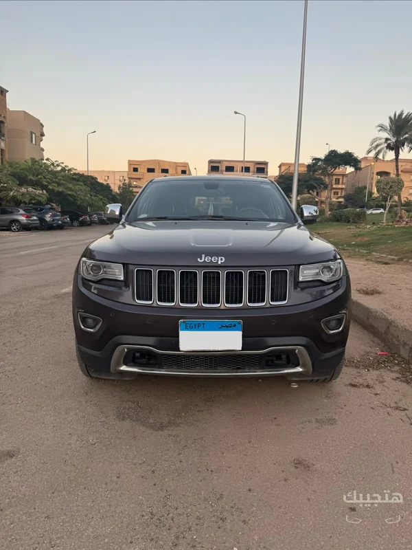 Front view of 2016 Jeep Grand Cherokee
