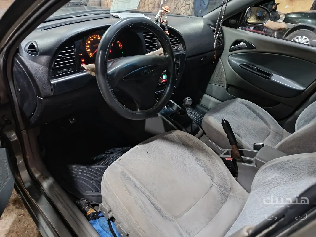 Interior view of 2001 Daewoo Nubira 2