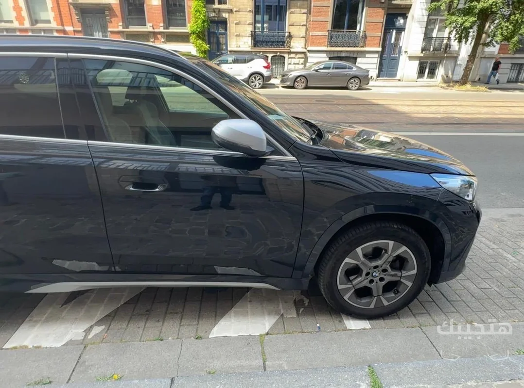 side view of 2023 BMW X1