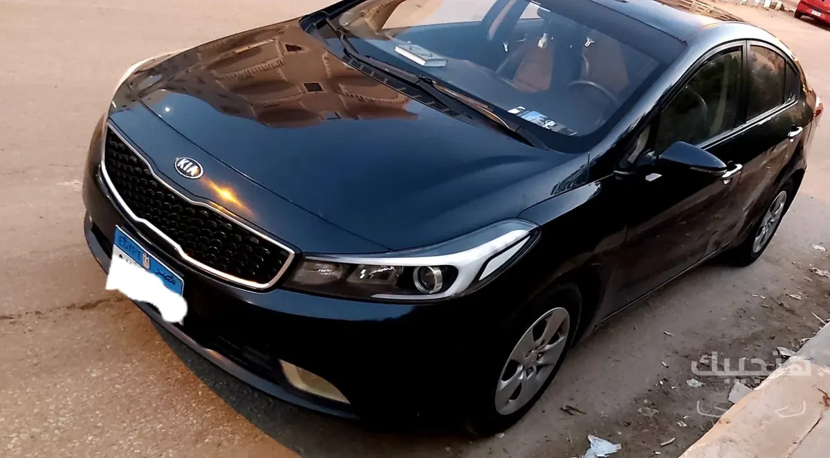 Front and side view of 2017 Kia Cerato