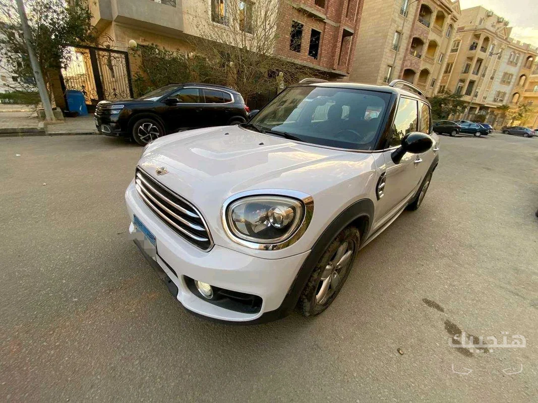 Front view of 2018 Mini Countryman
