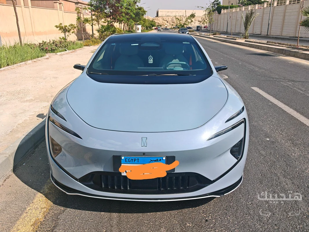 Front view of 2025 Avatr 12