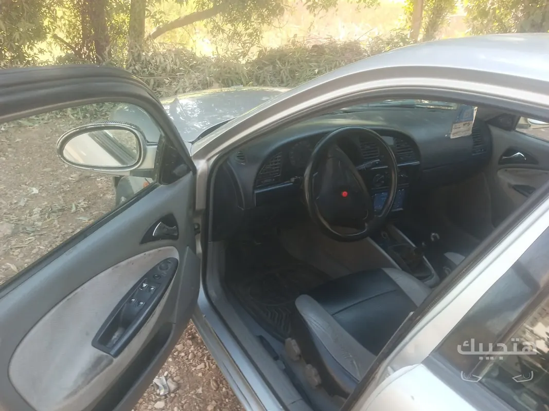 Interior and side view of 2005 Daewoo Nubira 2