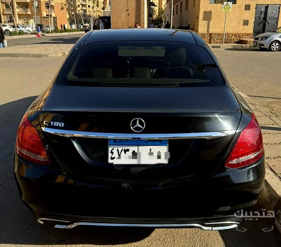 منظر خلفي لسيارة مرسيدس بنز سي 180 موديل 2017