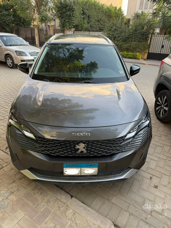 Front view of 2022 Peugeot 5008