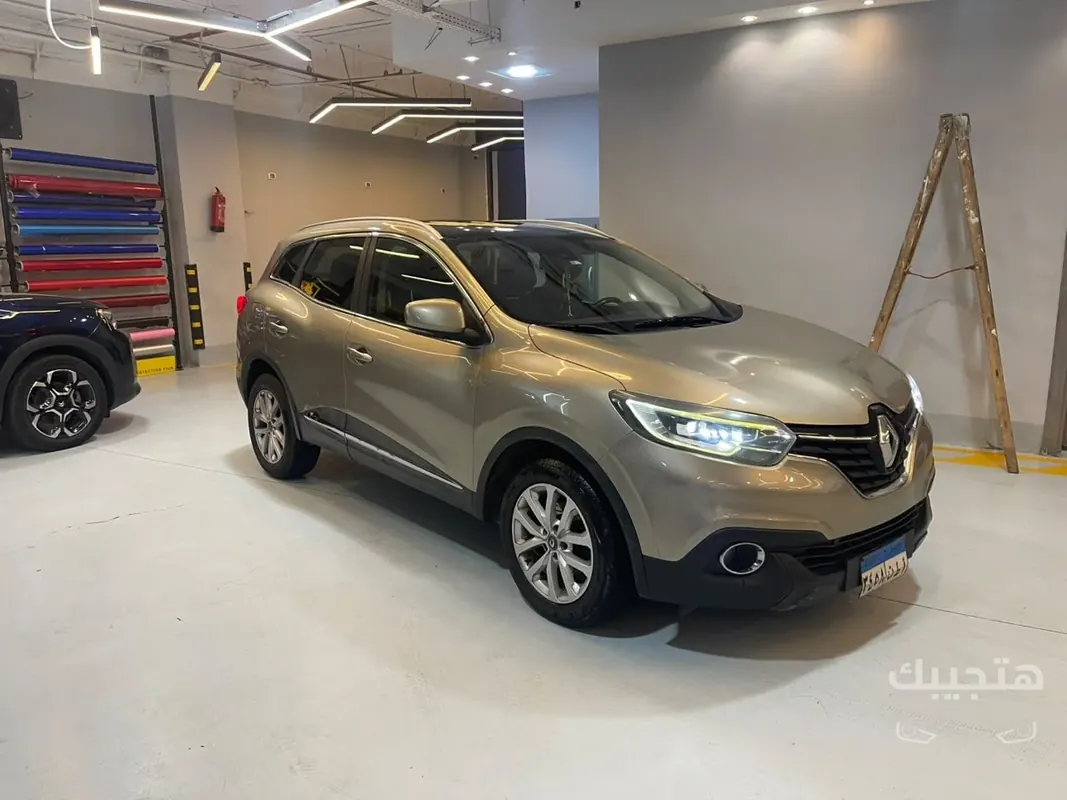 Front and side view of 2019 Renault Kadjar
