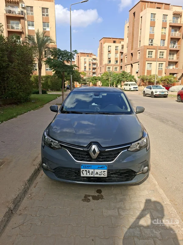 Front view of 2025 Renault Taliant