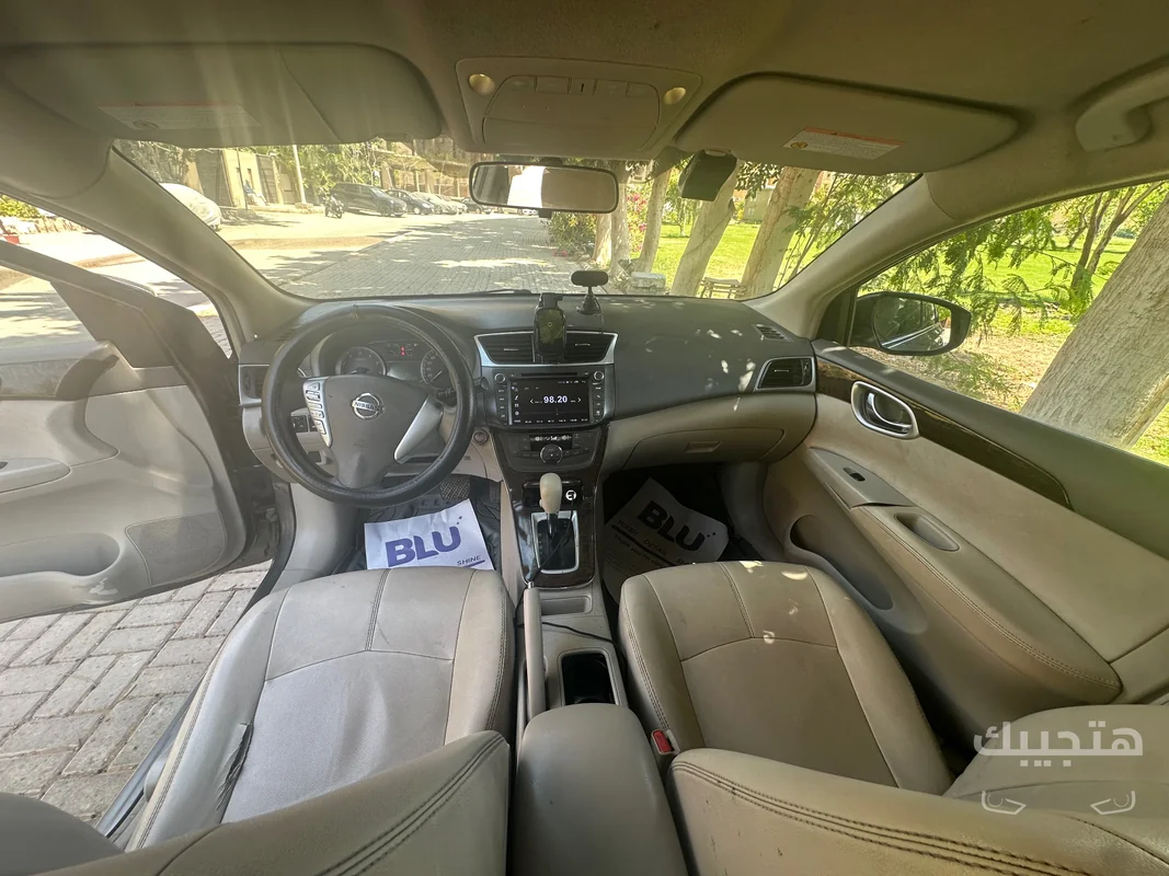 Interior view of 2016 Nissan Sentra