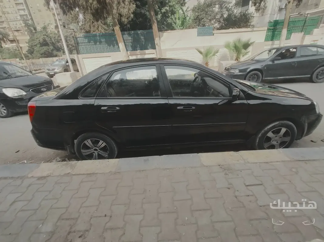 side view of 2009 Chevrolet Optra