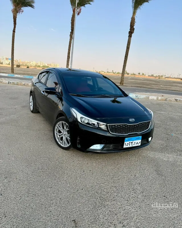 Front and side view of 2017 Kia Cerato
