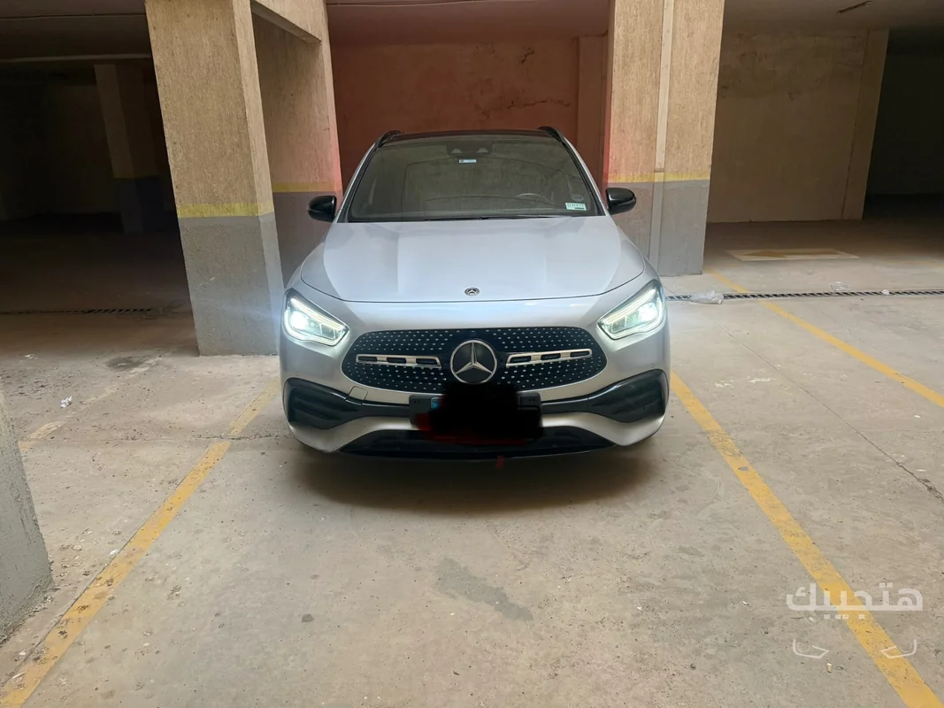 Front view of 2021 Mercedes-Benz GLA 200