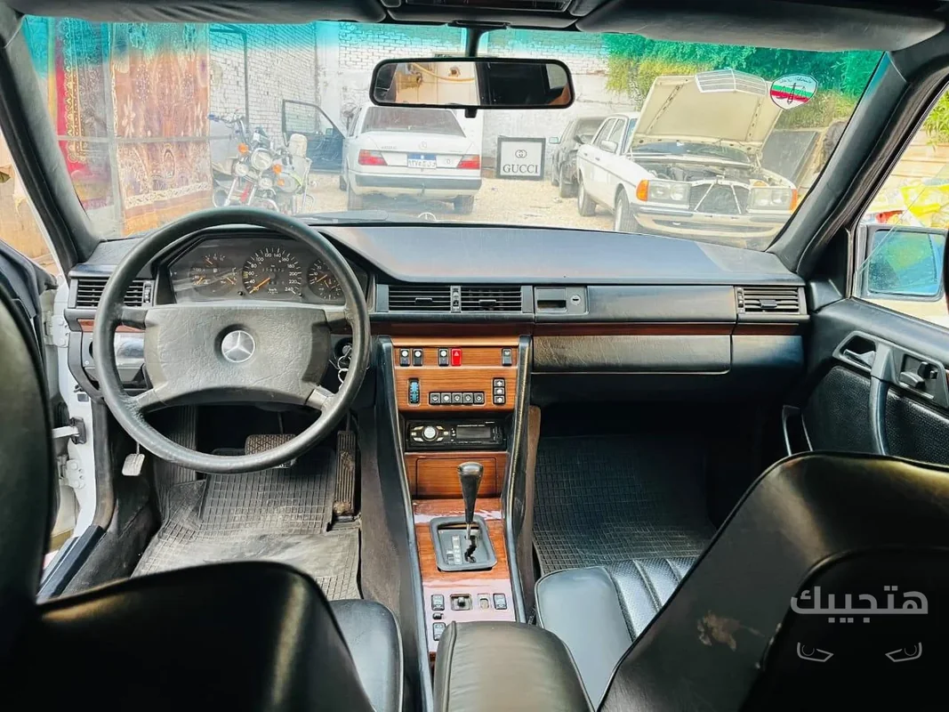 Interior view of 1990 Mercedes-Benz E200