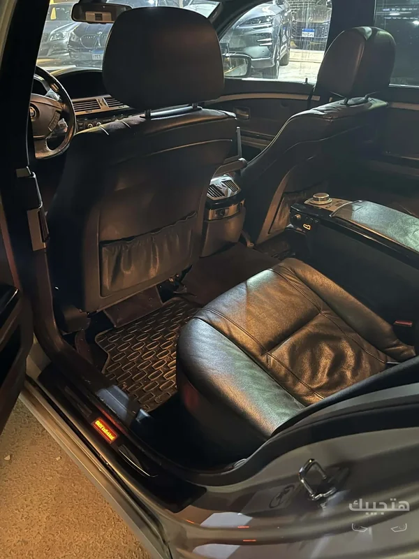 Interior view of 2008 BMW 740Li