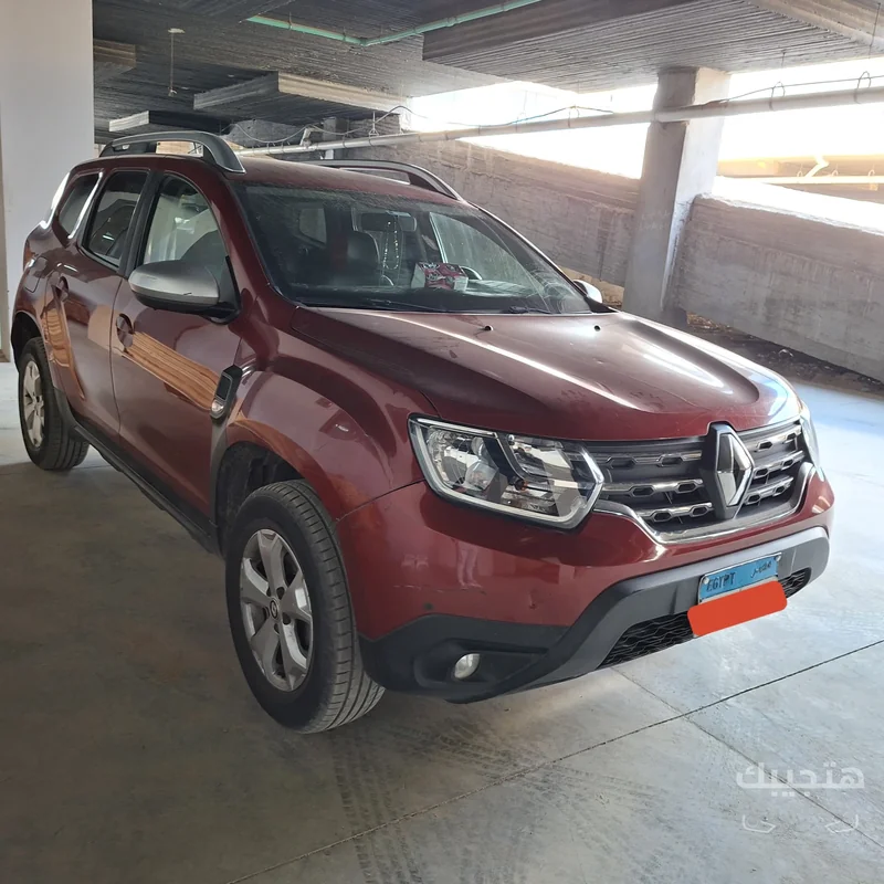 Front and side view of 2021 Renault Duster