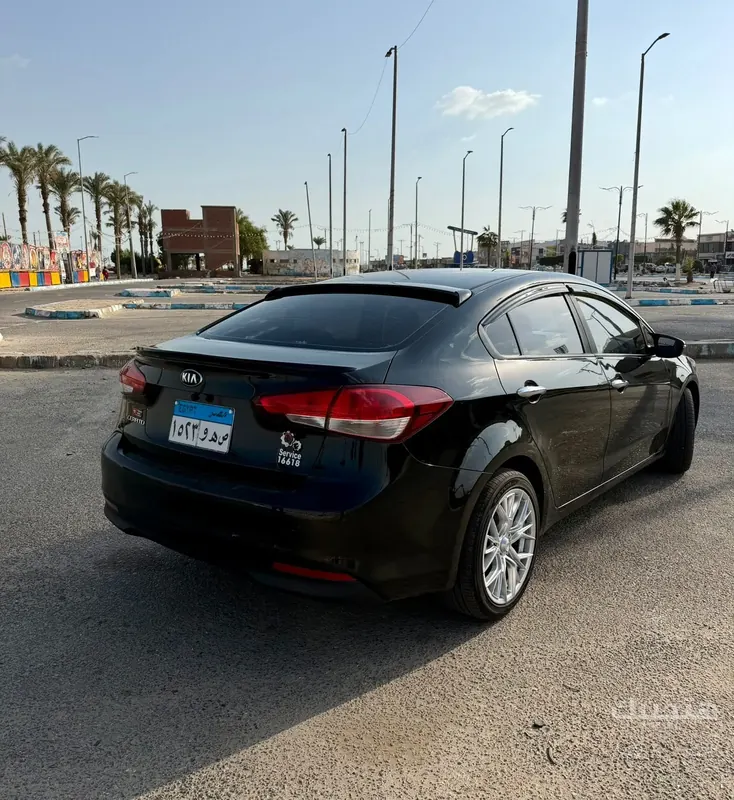 Rear and side view of 2017 Kia Cerato