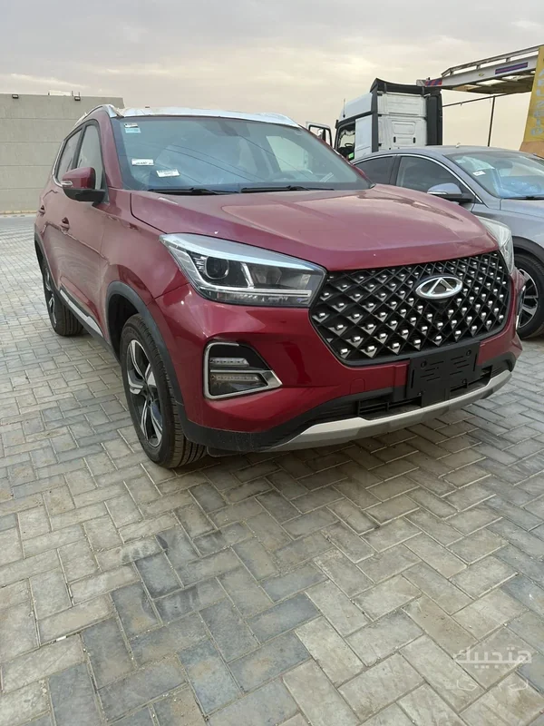Front and side view of 2027 Chery Tiggo 4 Pro