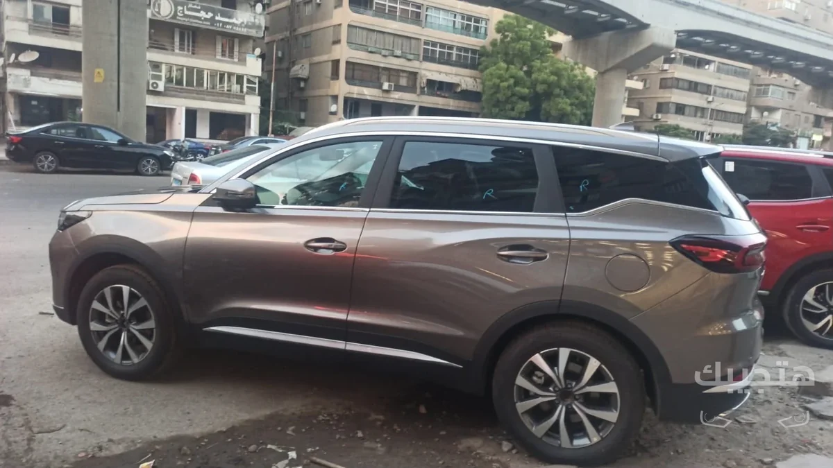 side and rear view of 2027 Chery Tiggo 7 Pro