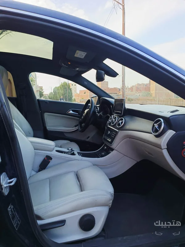 Interior view of 2018 Mercedes-Benz CLA 180