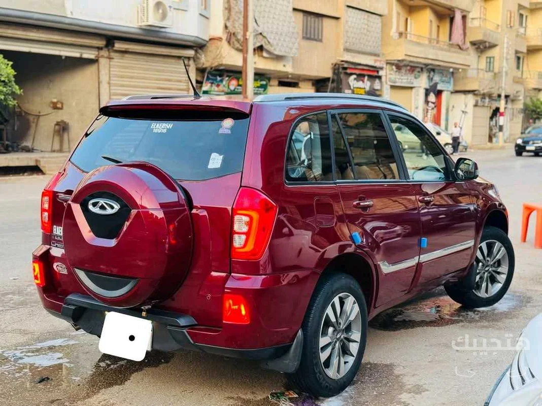 منظر خلفي وجانبي لسيارة شيري تيجو 3 موديل 2023
