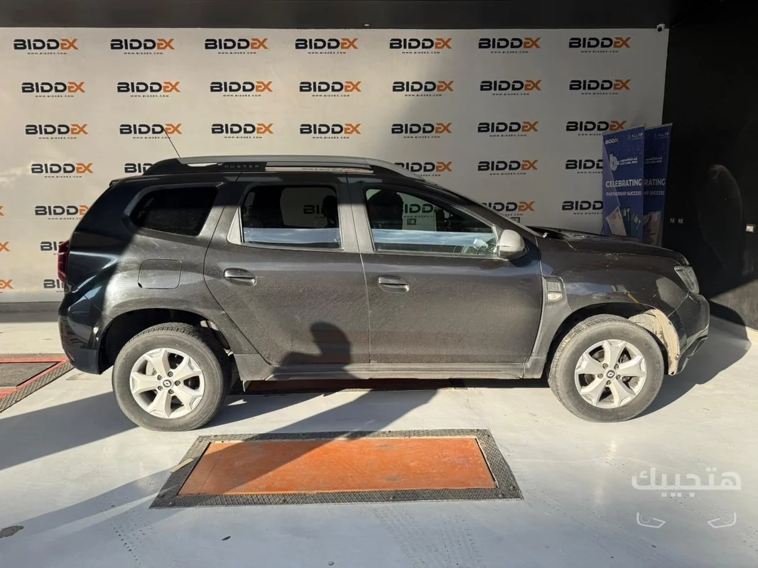 side view of 2019 Renault Duster