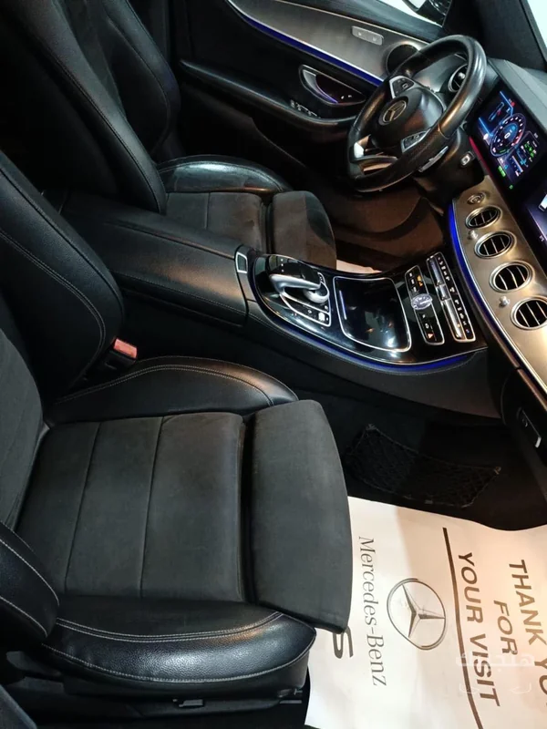 Interior view of 2018 Mercedes-Benz E300