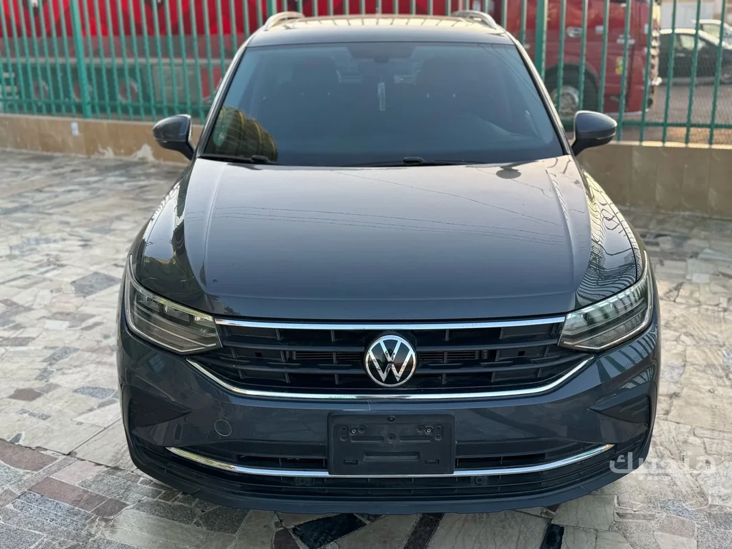Front view of 2022 Volkswagen Tiguan