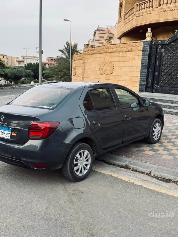 side view of 2018 Renault Logan