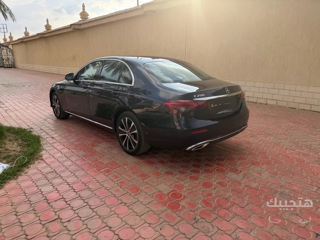side and rear view of 2022 Mercedes-Benz E200