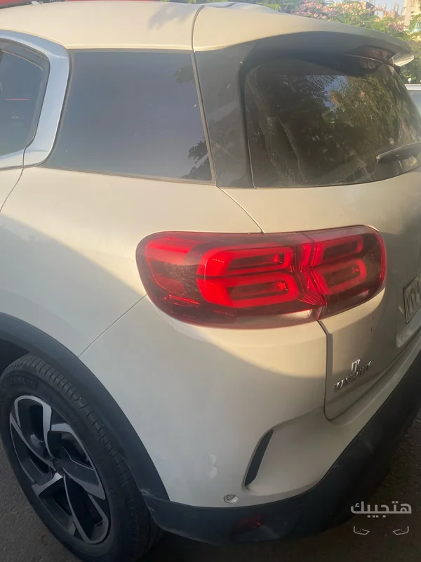 Rear and side view of 2022 Citroën C5 Aircross