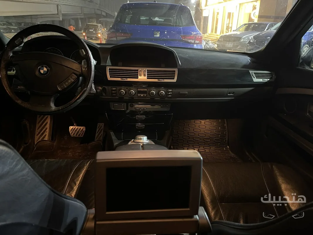 Interior view of 2008 BMW 740Li