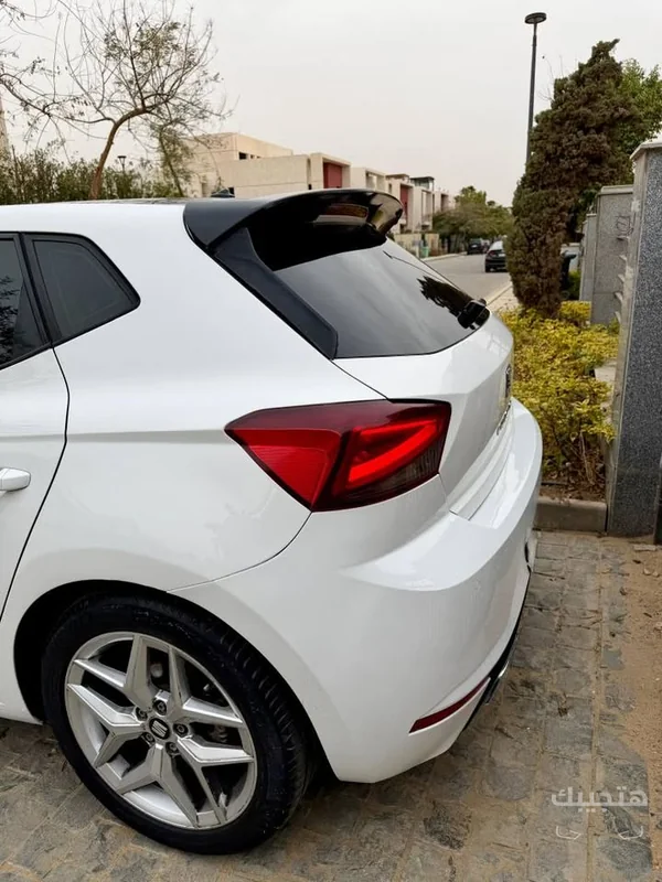 منظر خلفي لسيارة سيات إيبيزا موديل 2021
