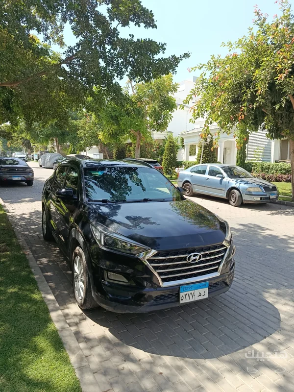 منظر أمامي لسيارة هيونداي توسان موديل 2020