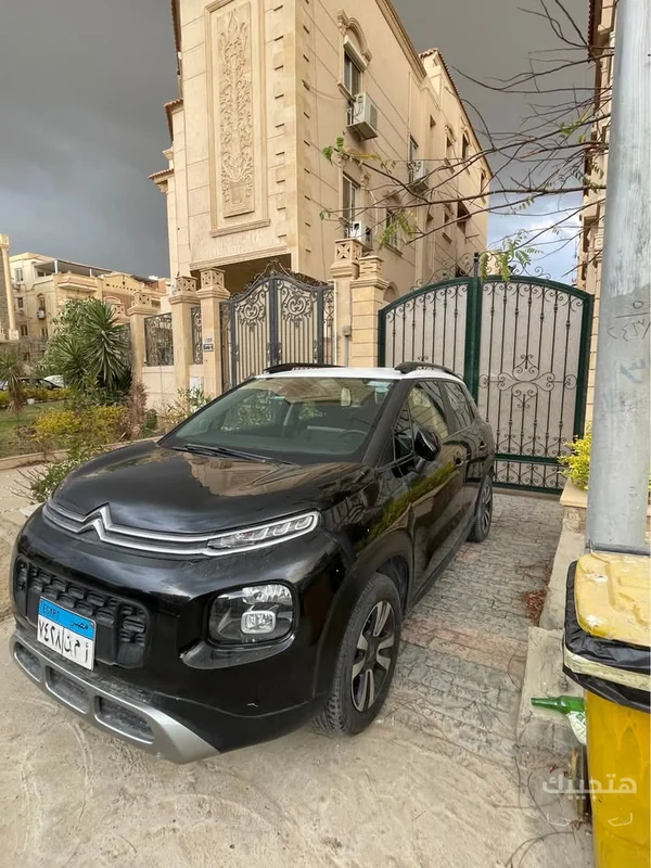 Front and side view of 2021 Citroën C3 Aircross