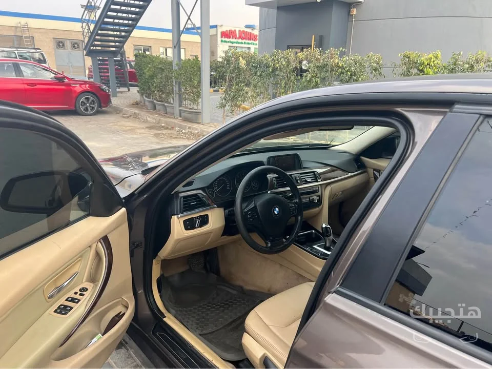 Interior view of 2014 BMW 316i