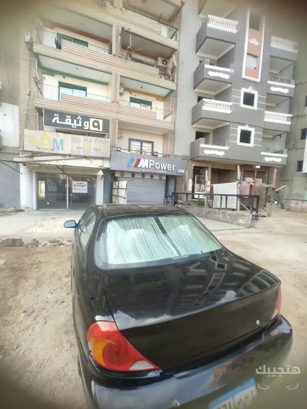 Rear and side view of 2005 Kia Ceed