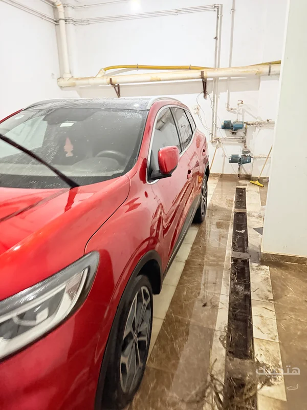 side and front view of 2020 Renault Kadjar